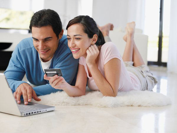 online-shopping couple